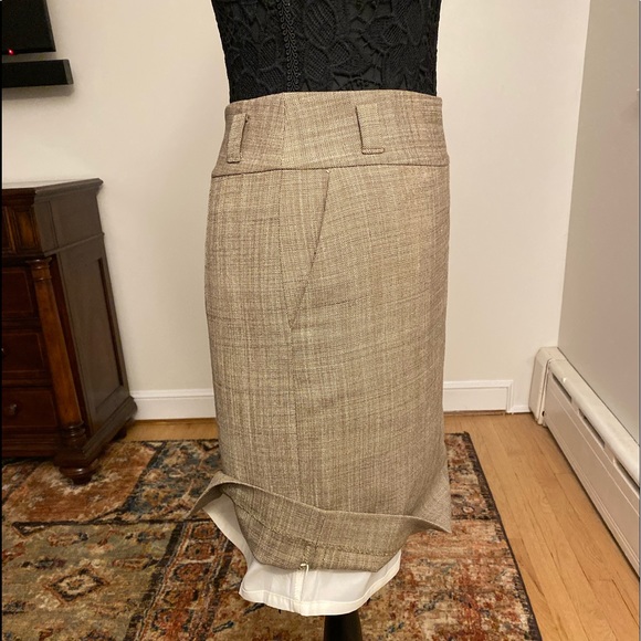 Banana Republic Skirt - Tan, Size 2 - Picture 4 of 7